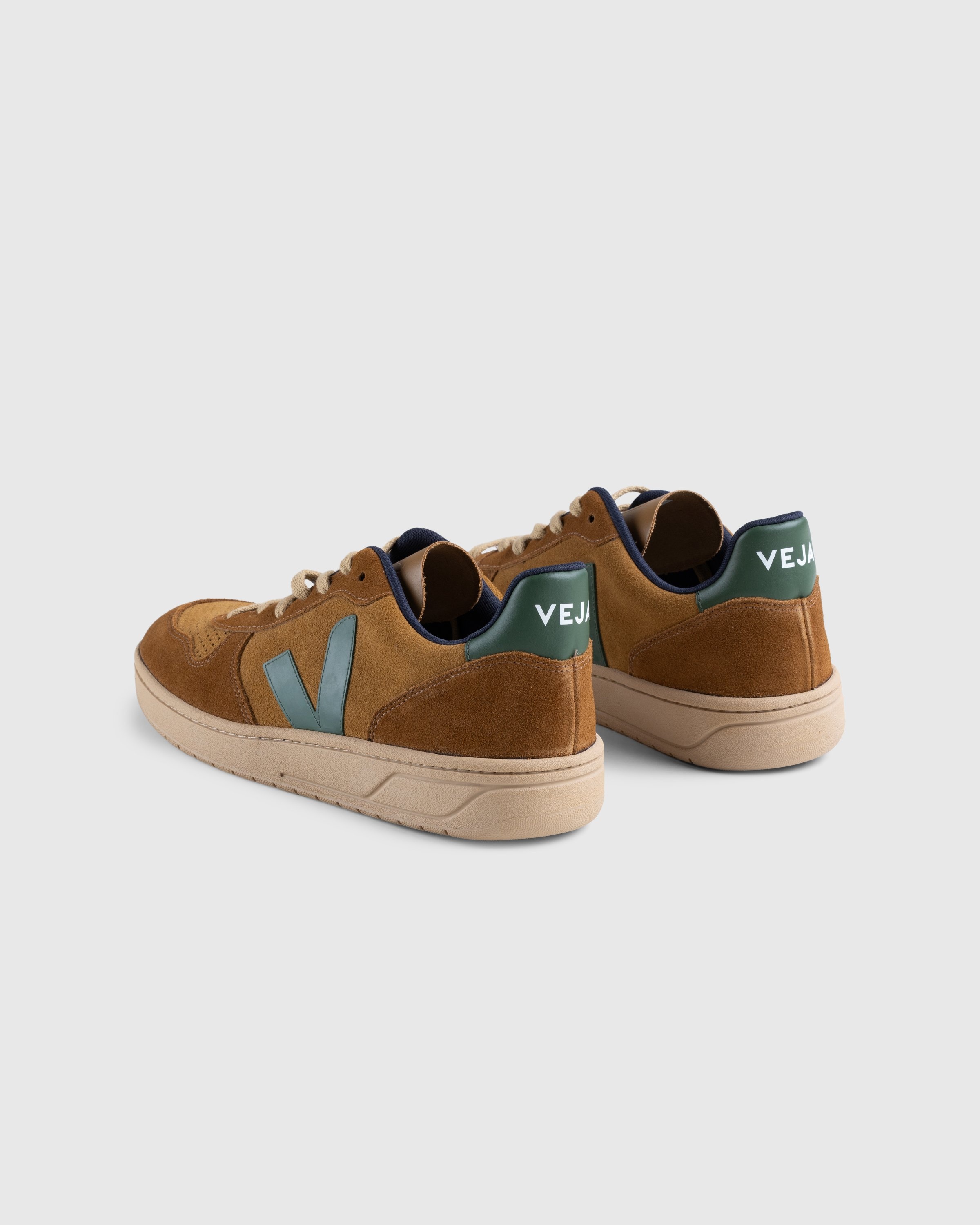 Veja v10 suede store camel