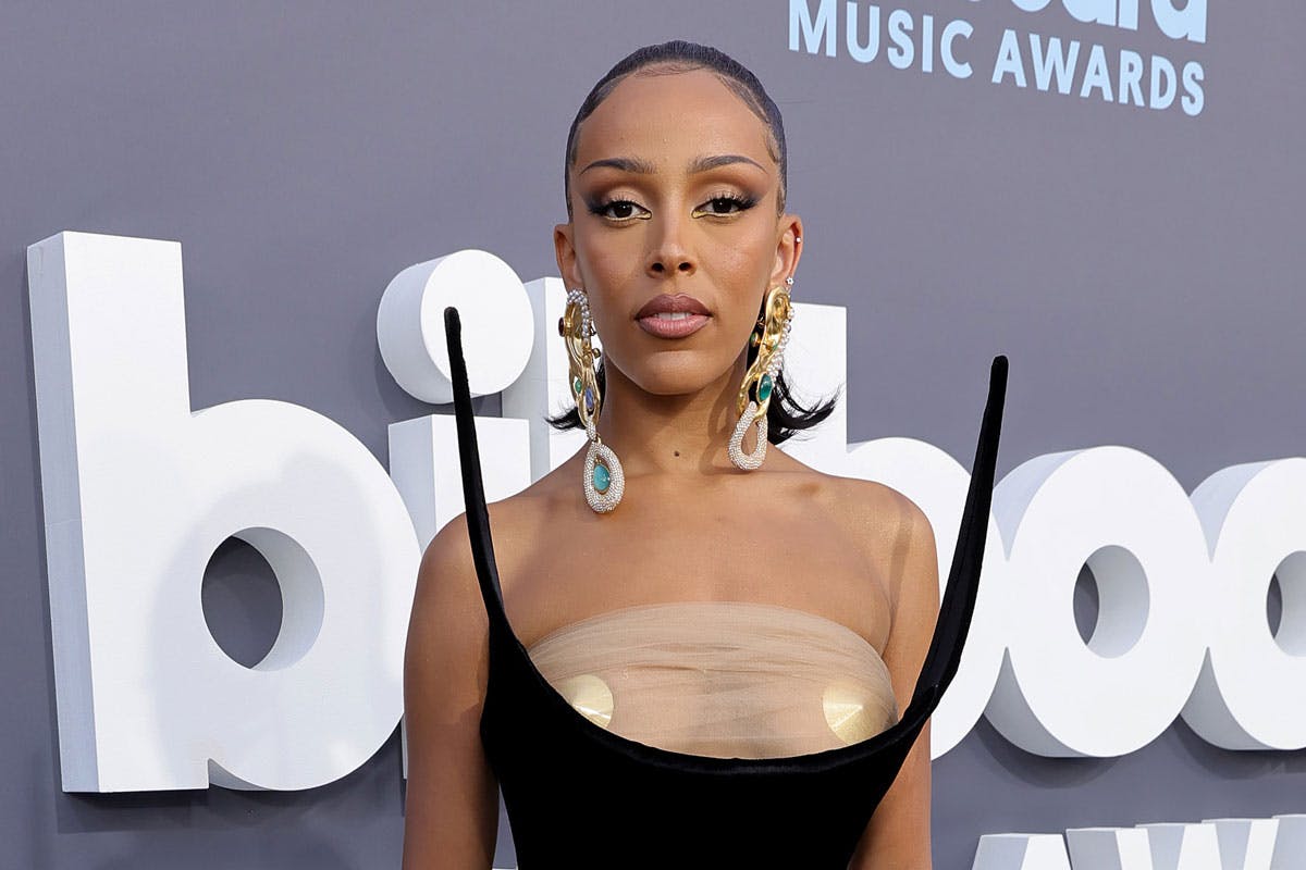 Doja Cat S 22 Billboard Music Awards Fit No Notes
