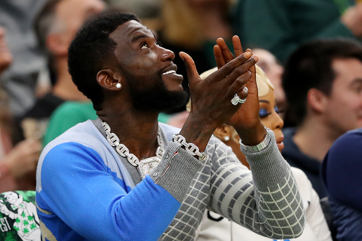 Gucci Mane clapping courtside