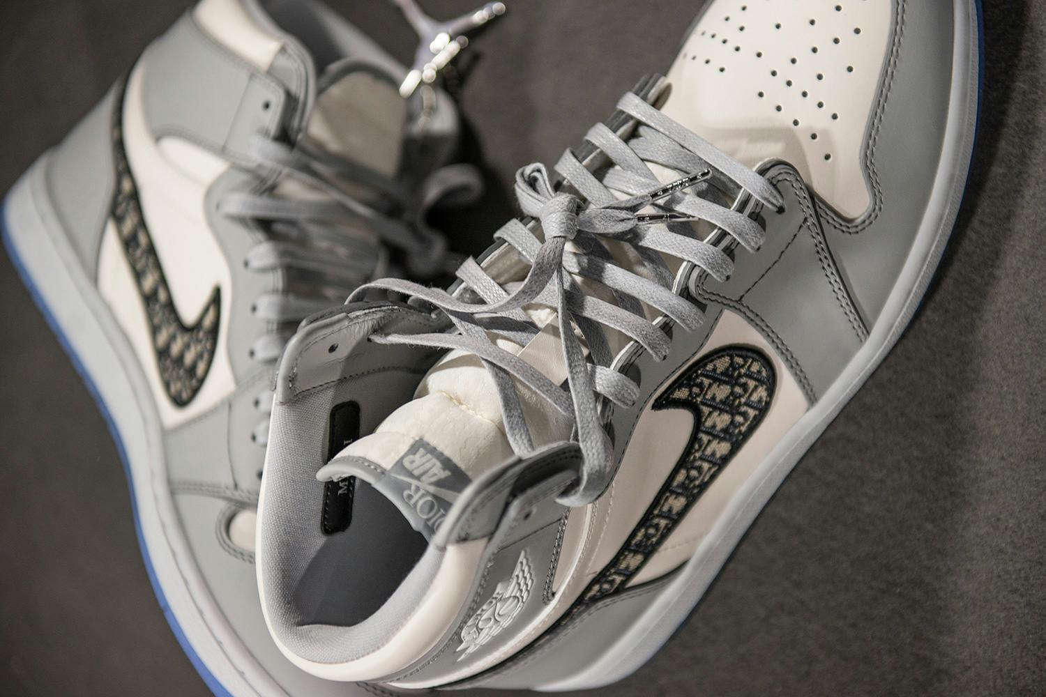 Mijnwerker Ga wandelen vlees Dior x Nike Air Jordan 1: Official Release Information & Images