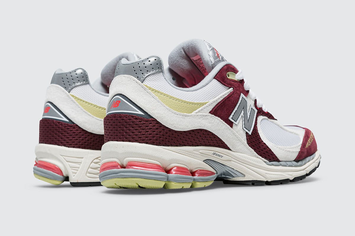 new-balance-2002r-up-there2
