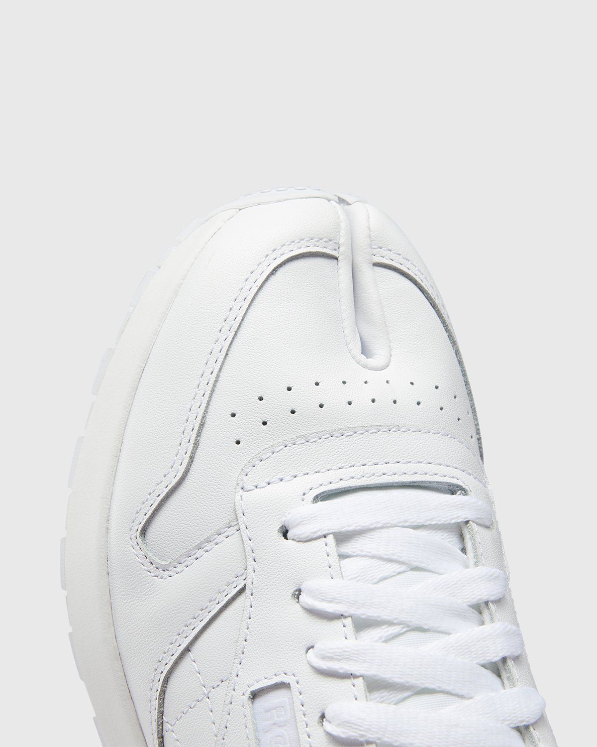 Maison Margiela x Reebok – Classic Leather Tabi White - Low Top Sneakers - White - Image 4