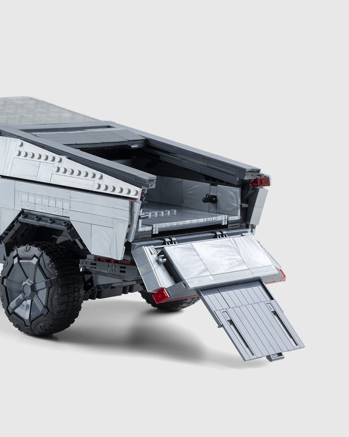 Mattel Creations – MEGA Tesla Cybertruck - Art & Collectibles - Grey - Image 5