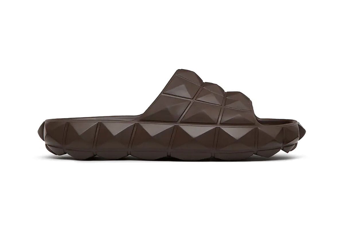 valentino-roman-stud-turtle-slide-03
