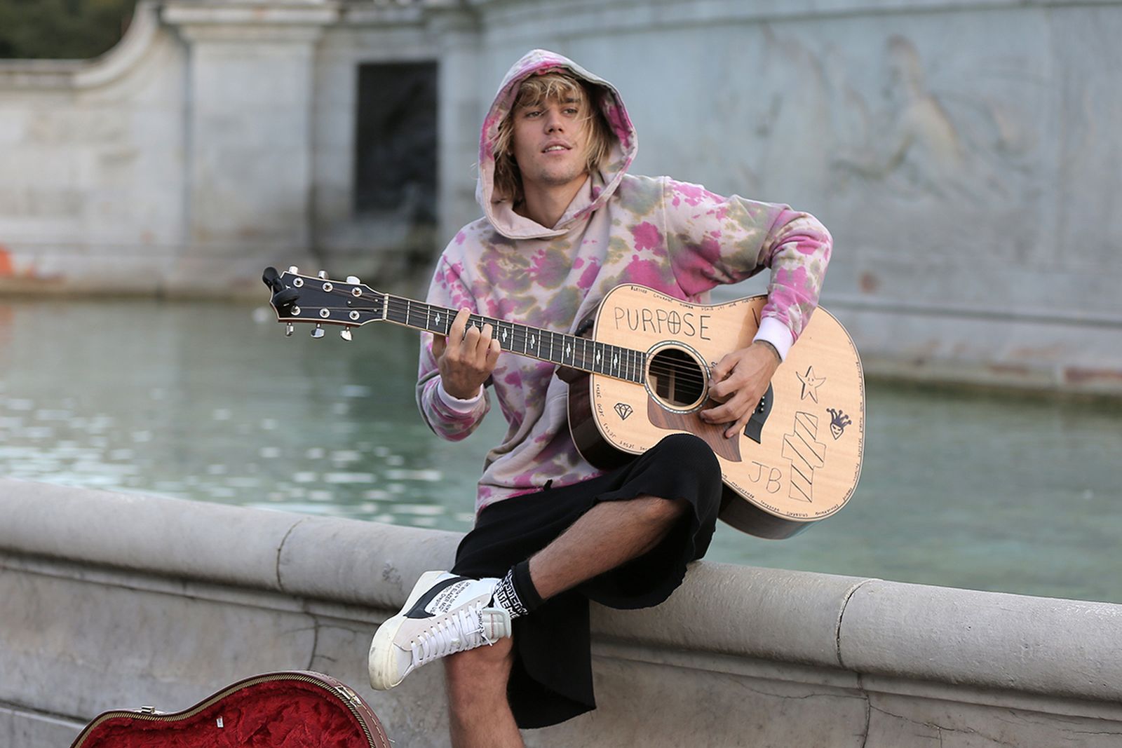 Justin Bieber hoodie acoustic guitar