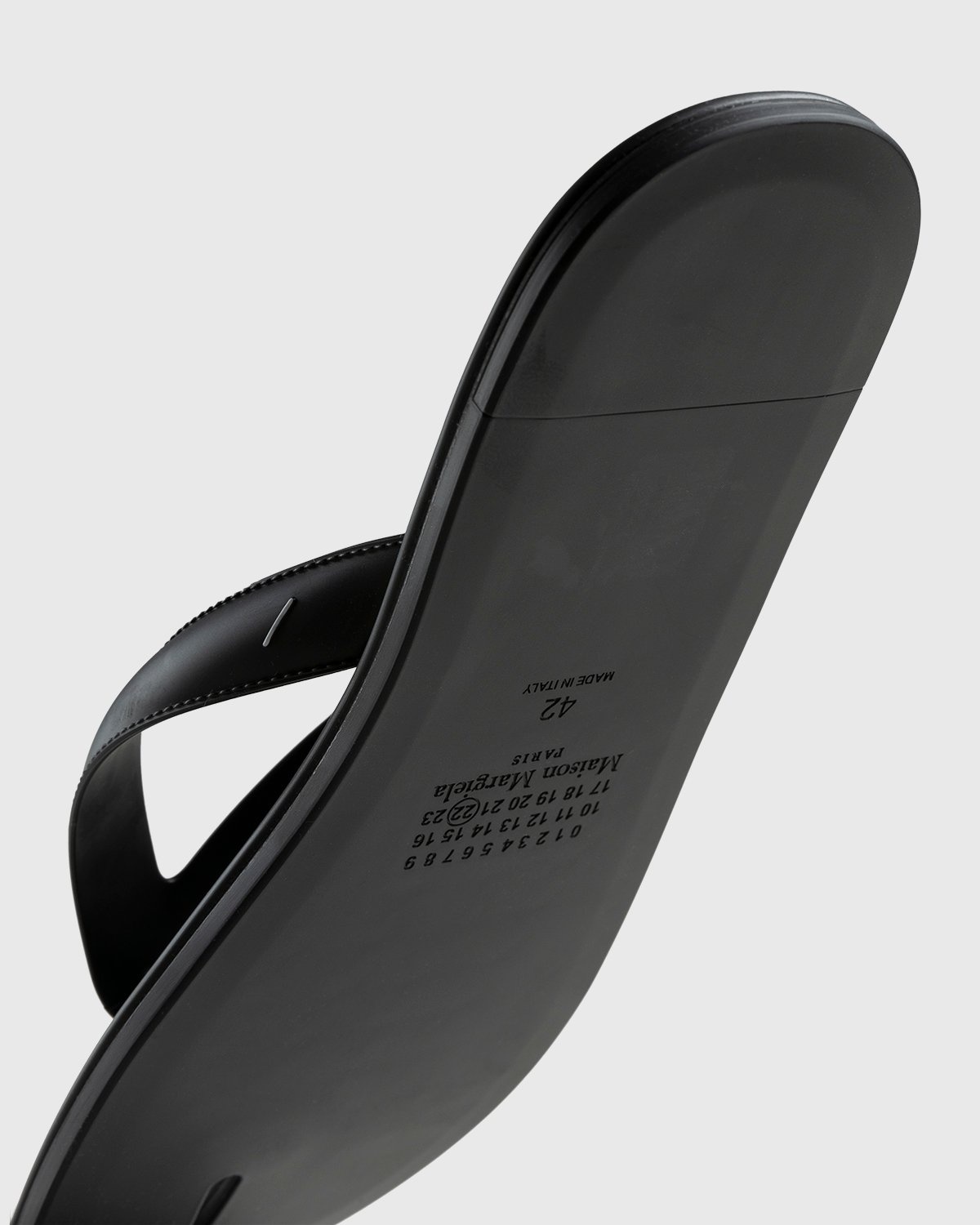 Maison Margiela – Tabi Flip-Flops Black - Sandals - Black - Image 6