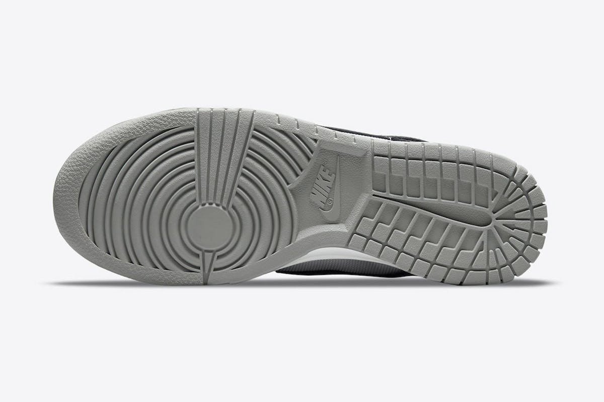 nike-metallic-silver-dunk-low-04