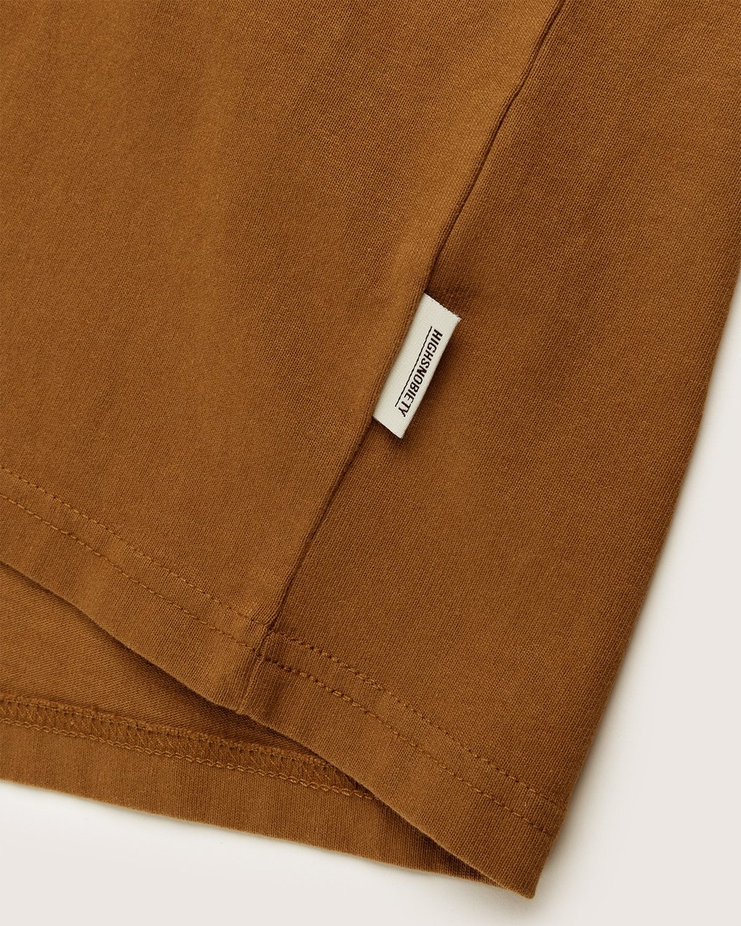 Highsnobiety – Heavy Logo Staples Mock Neck Acorn - Tops - Brown - Image 4