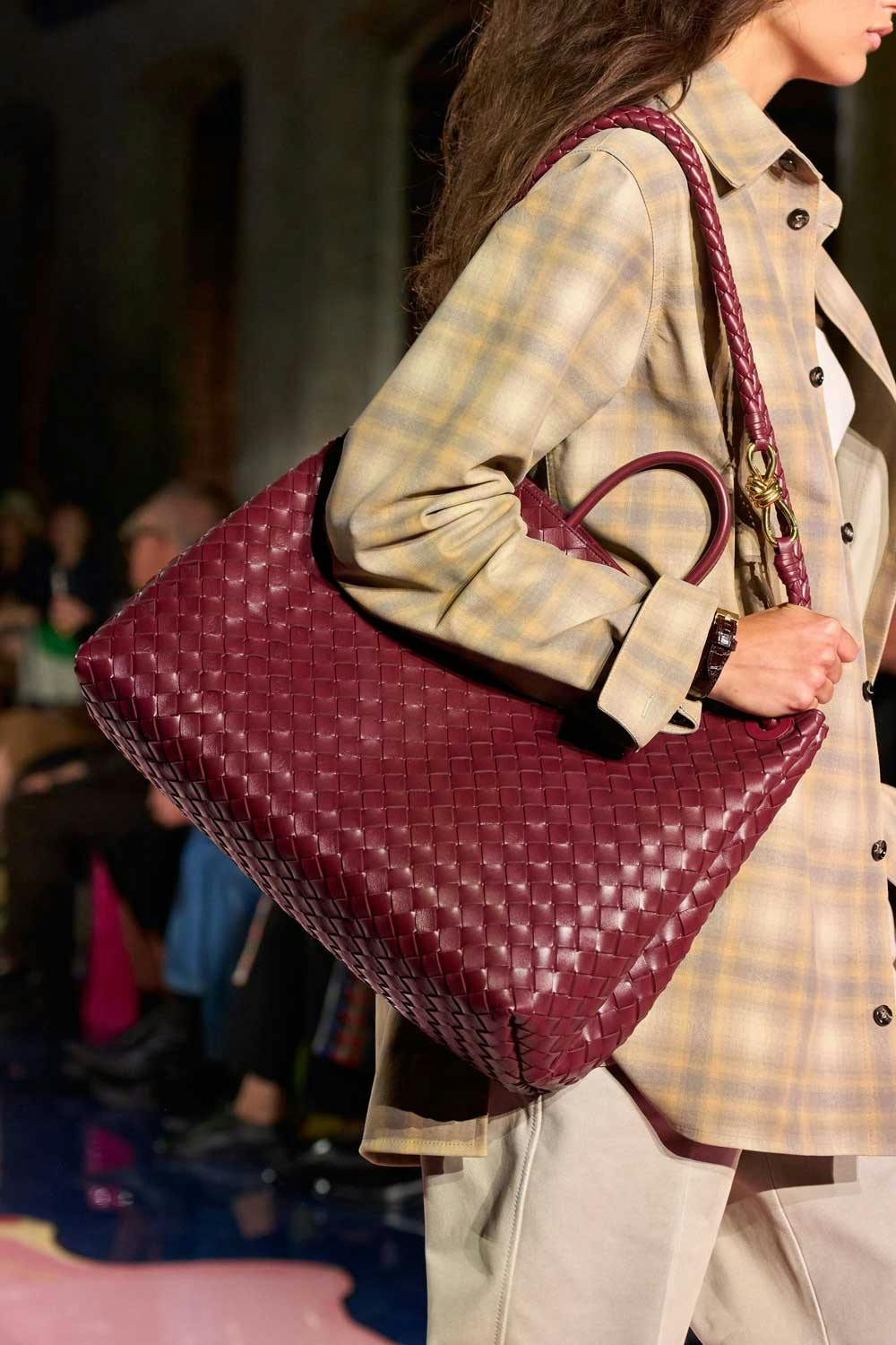 bottega-veneta-ss23-collection-leather (3)