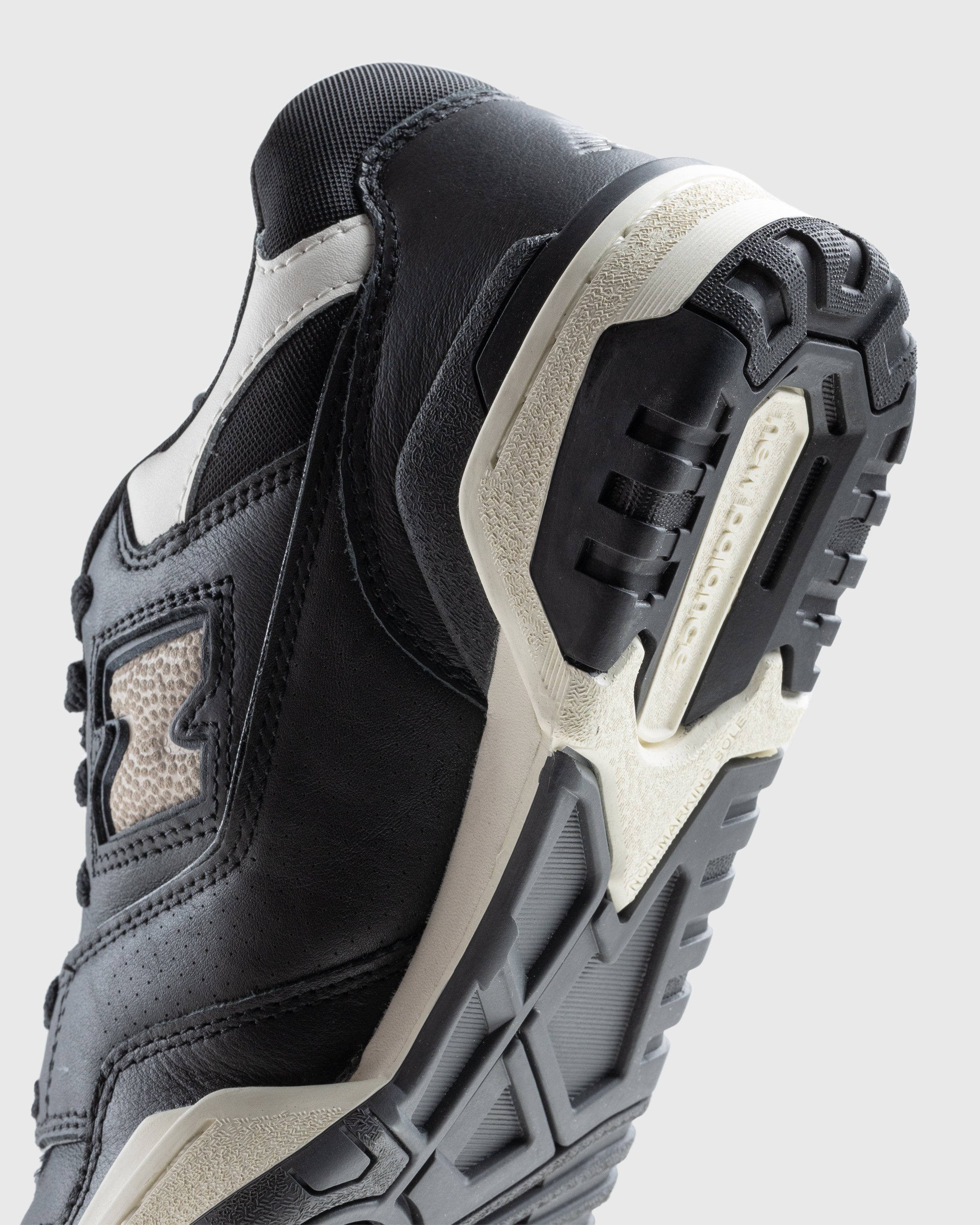 New Balance – BB550LBW Black/White - Low Top Sneakers - Black - Image 6