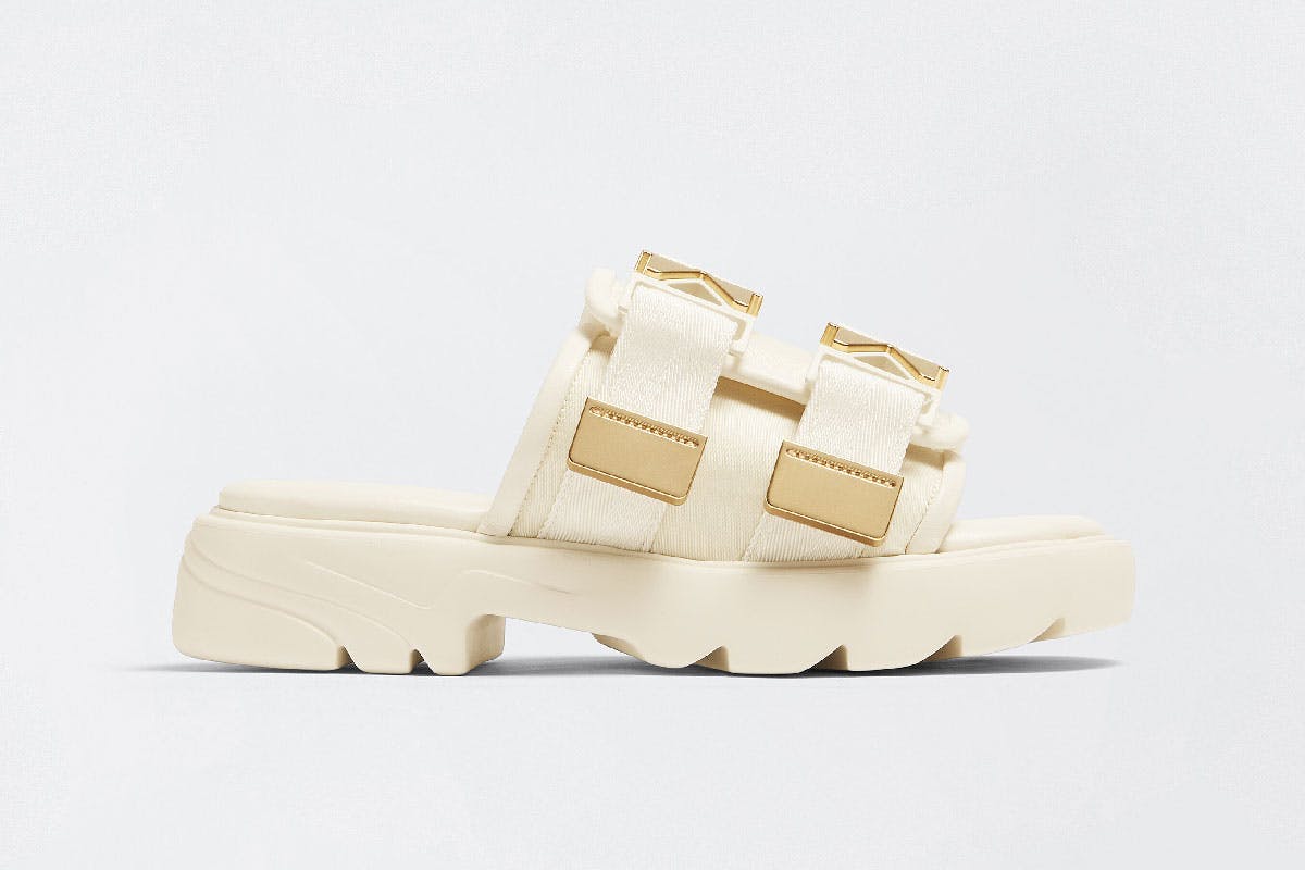 Bottega Veneta's Flash Slide Sandal Is This Summer's It-Shoe Bottega Veneta's Flash Slide Sandal Is This Summer's It-Shoe
