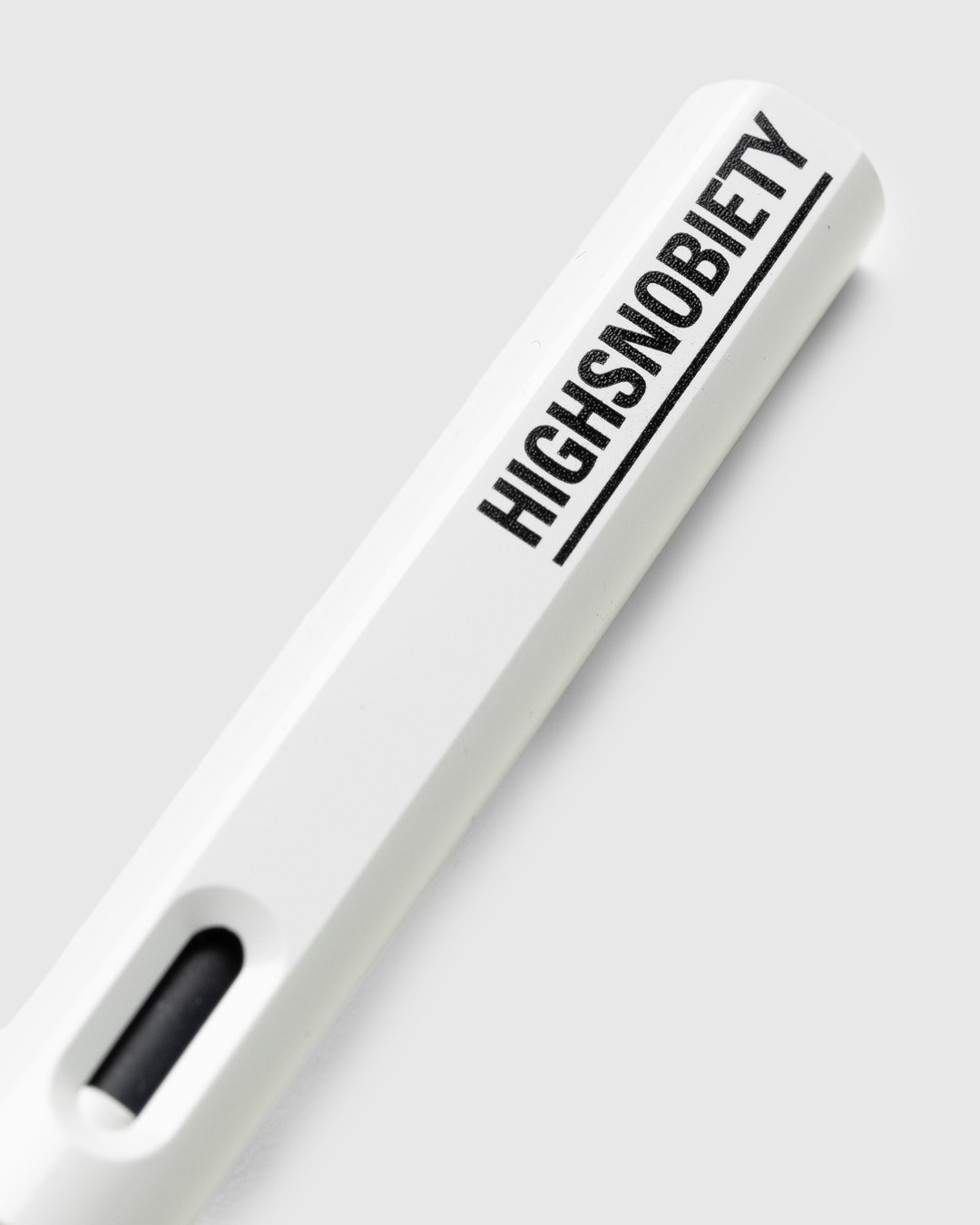 LAMY x Highsnobiety – Fountain Pen White - Lifestyle - White - Image 3