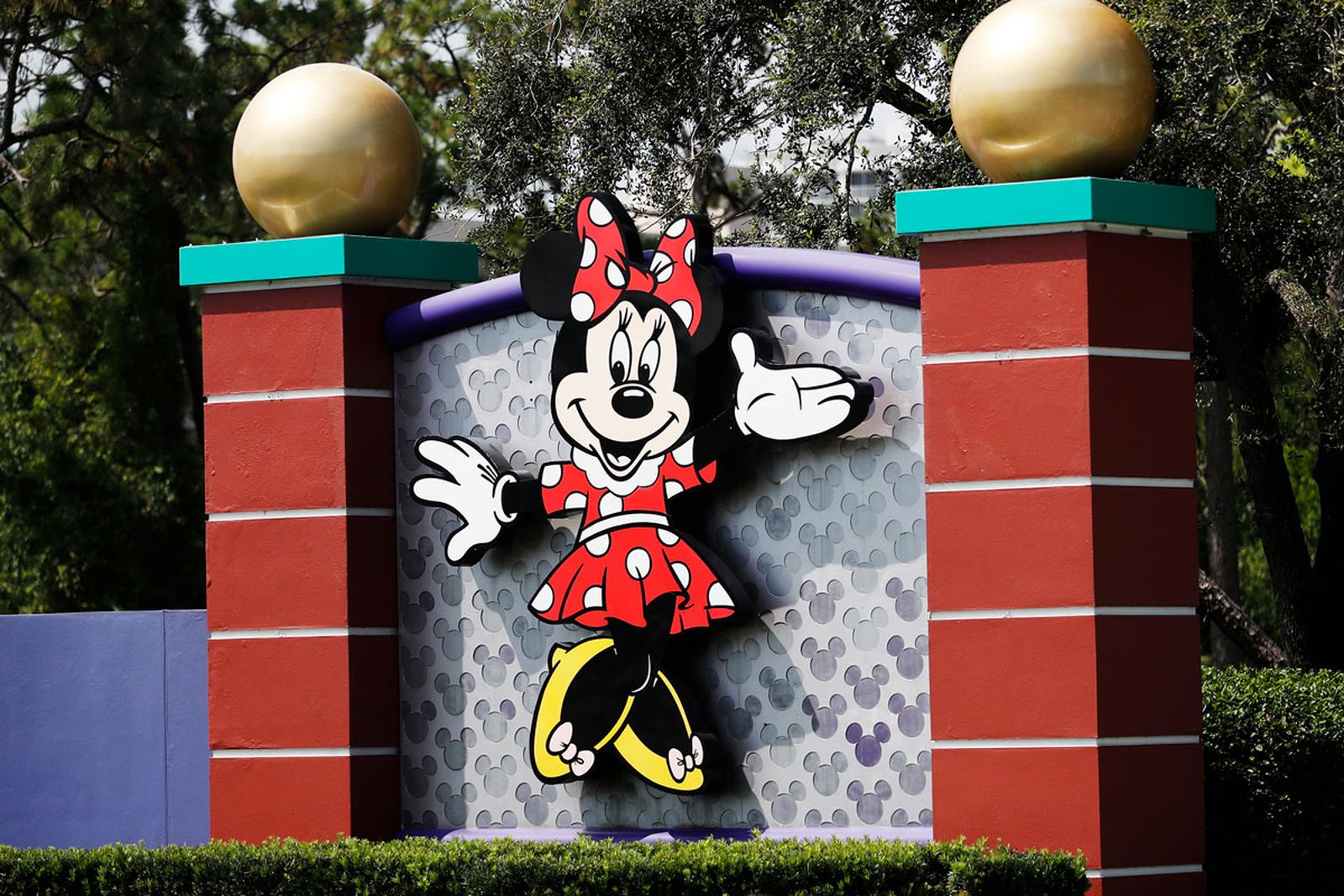 minnie-mouse-pantsuit-makeover-01