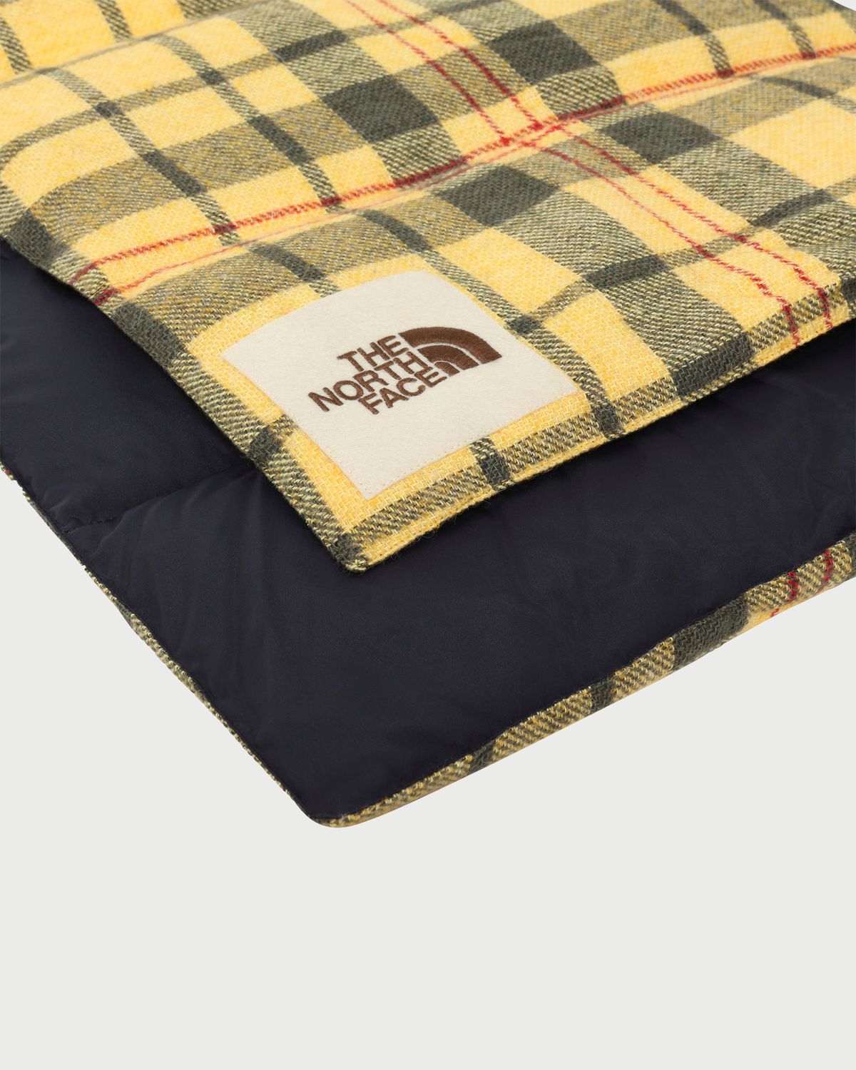 The North Face – Brown Label Insulated Scarf Summer Gold Heritage Unisex - Knits - Yellow - Image 2