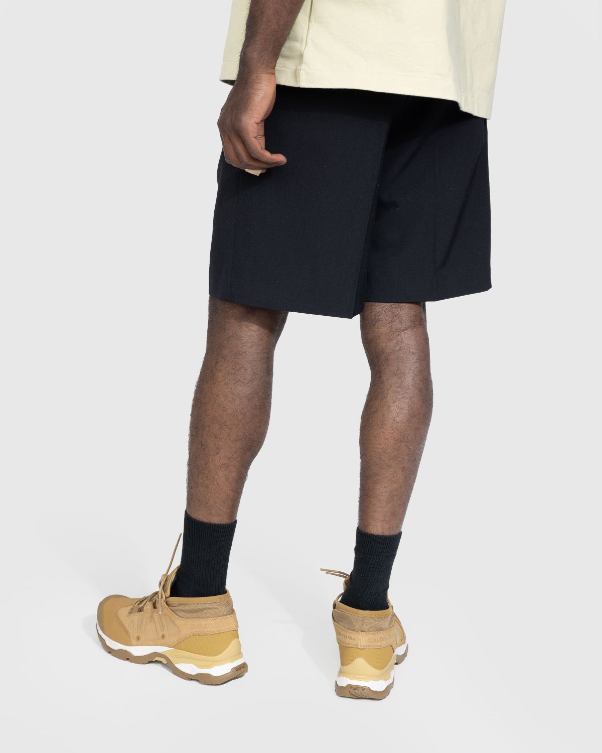 Auralee – Light Wool Max Gabardine Shorts Black - Shorts - Black - Image 3