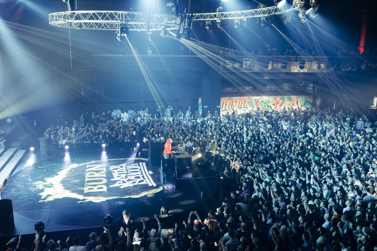 burn-battle-school-moscow-crowd 4