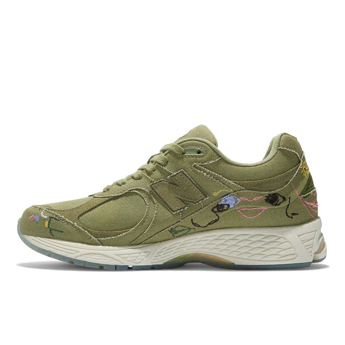 bryant-giles-new-balance-2002r-5