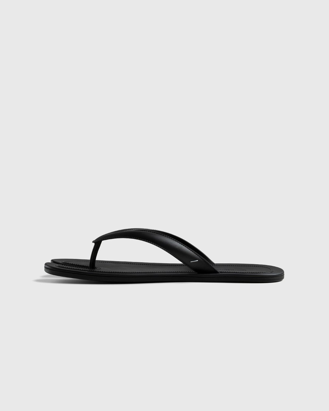 Maison Margiela – Tabi Flip-Flops Black - Sandals & Slides - Black - Image 3