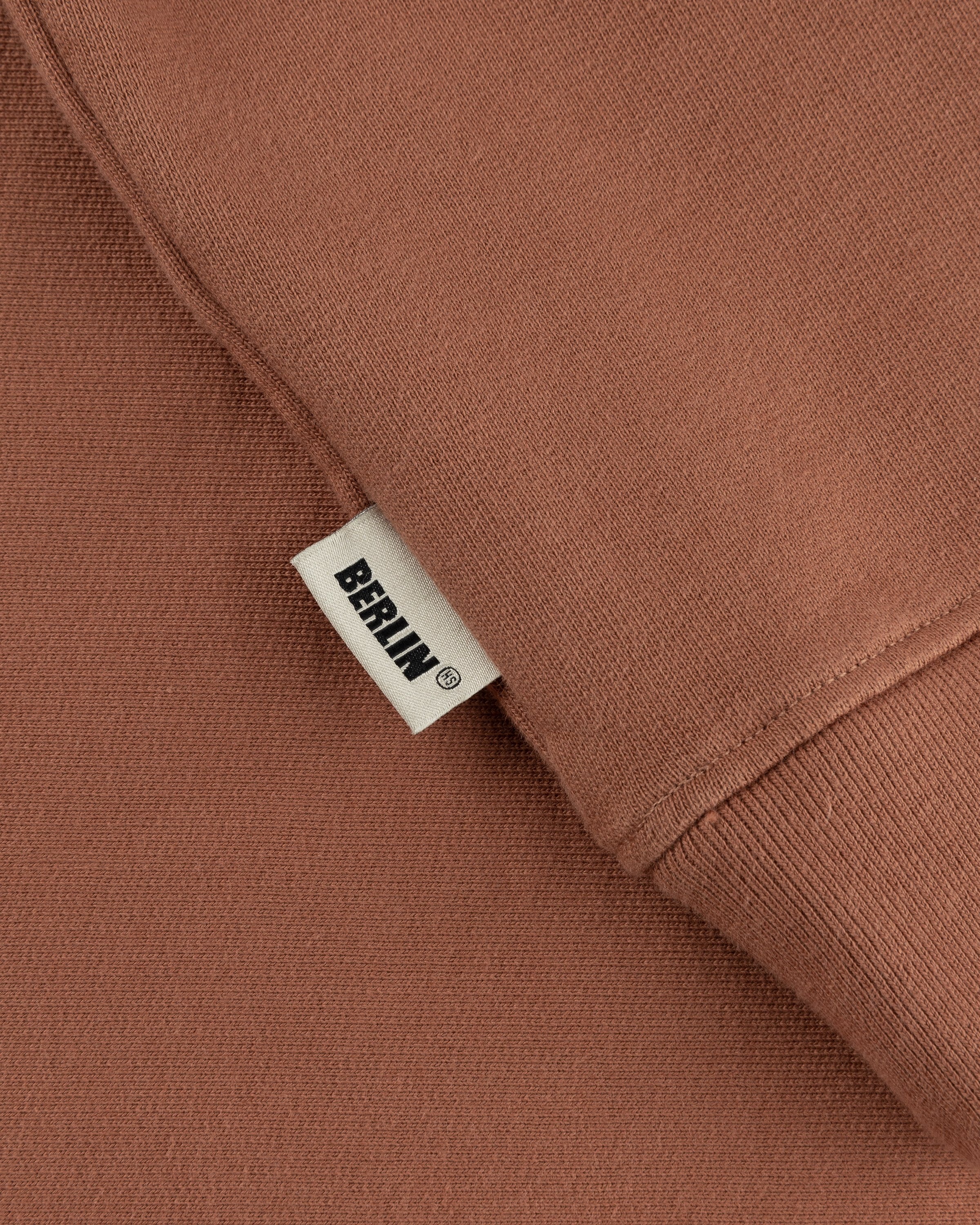 Neue Nationalgalerie x Highsnobiety – BERLIN, BERLIN 3 Crewneck Brown - Sweats - Brown - Image 5