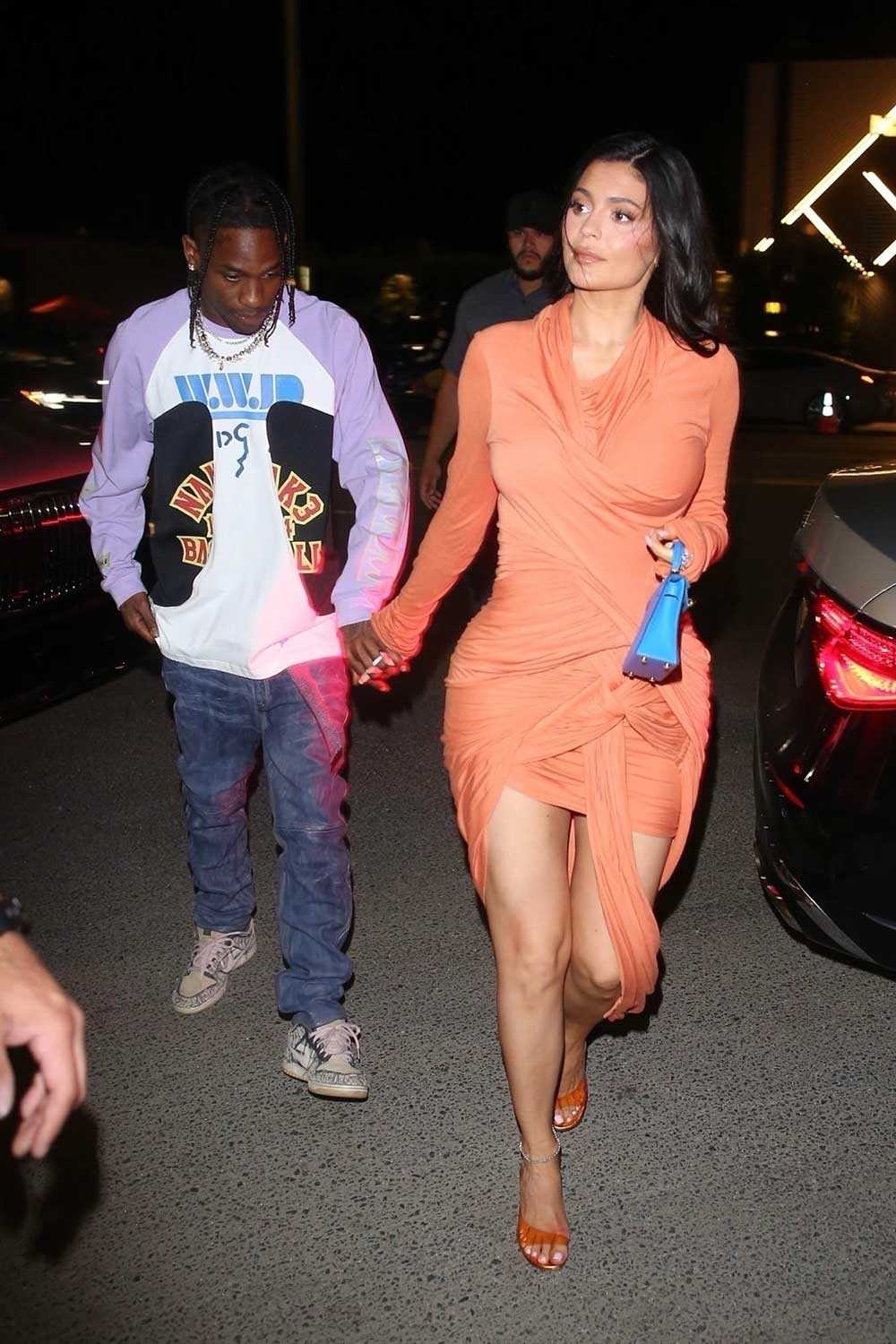 travis-scott-kylie-jenner-2022-outfit-style-2