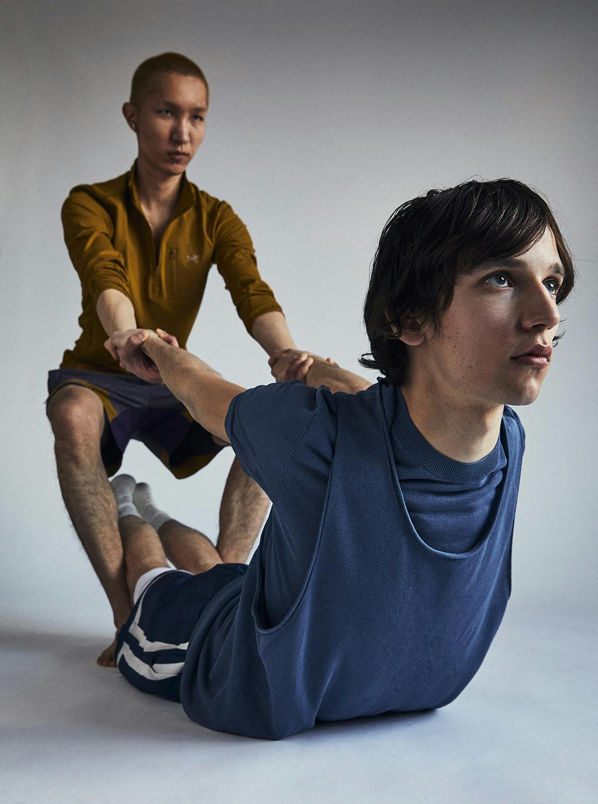 On Wooseok (left) top ARCTERYX / shorts LULULEMON X ROBERT GELLER / On Eliseu (right) top COS / leggings ALO YOGA / shorts CASABLANCA