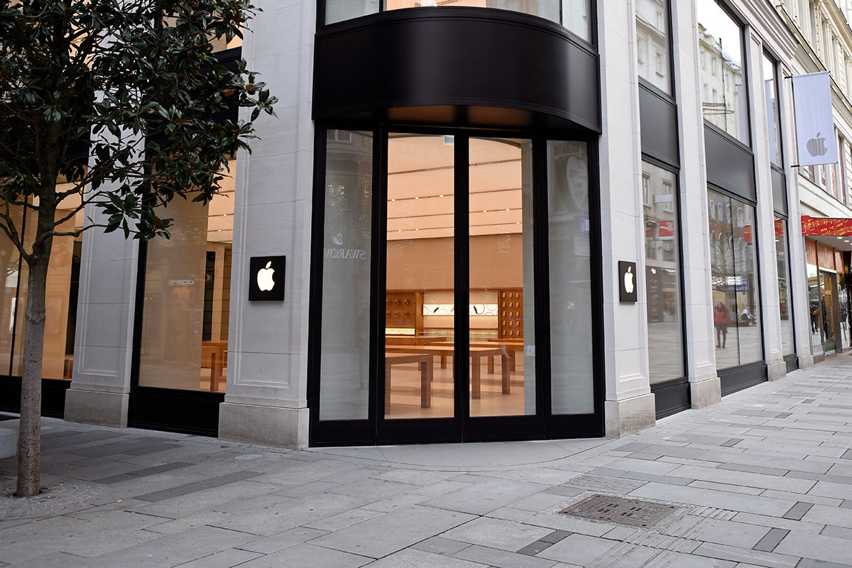 general view of the closed Apple store