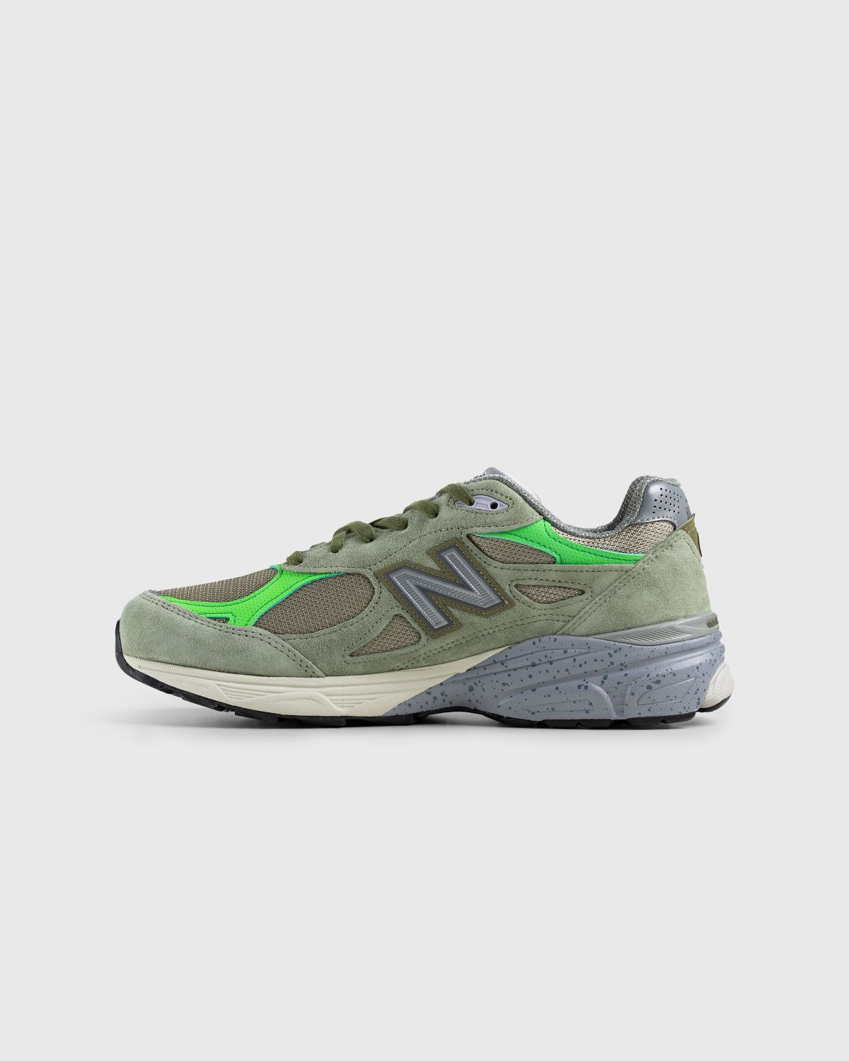 Patta x New Balance – M990PP3 Made in USA 990v3 Olive/White Pepper - Sneakers - Green - Image 3
