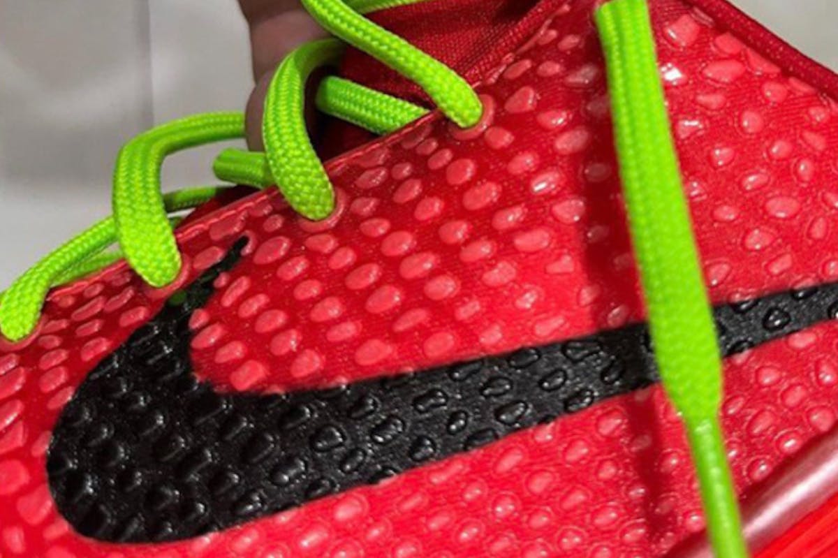 Finally, Nike Kobe 6 Proto "Reverse Grinch" First Looks Are Here - Vimarsana News