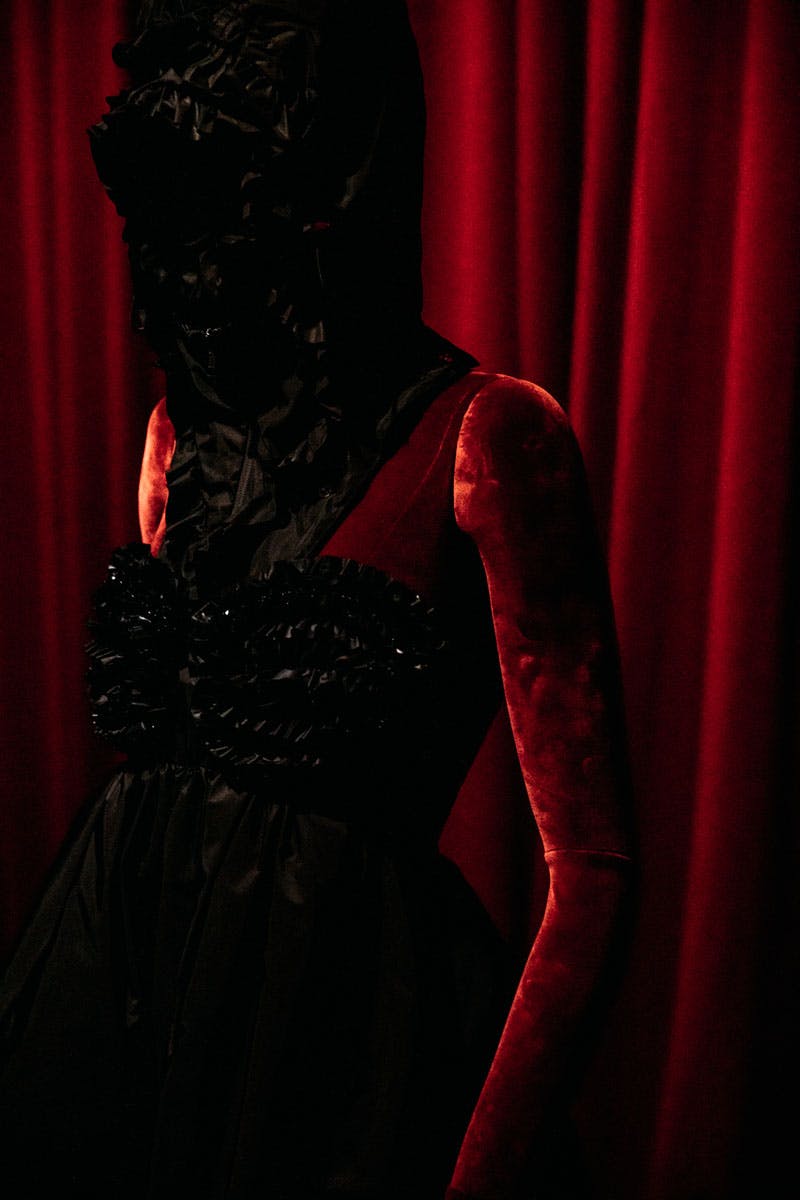 moncler-genius-fall-2020-simone-rocha-06