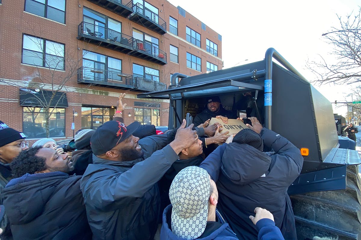 adidas-yeezy-sneaker-giveaway-chicago-02