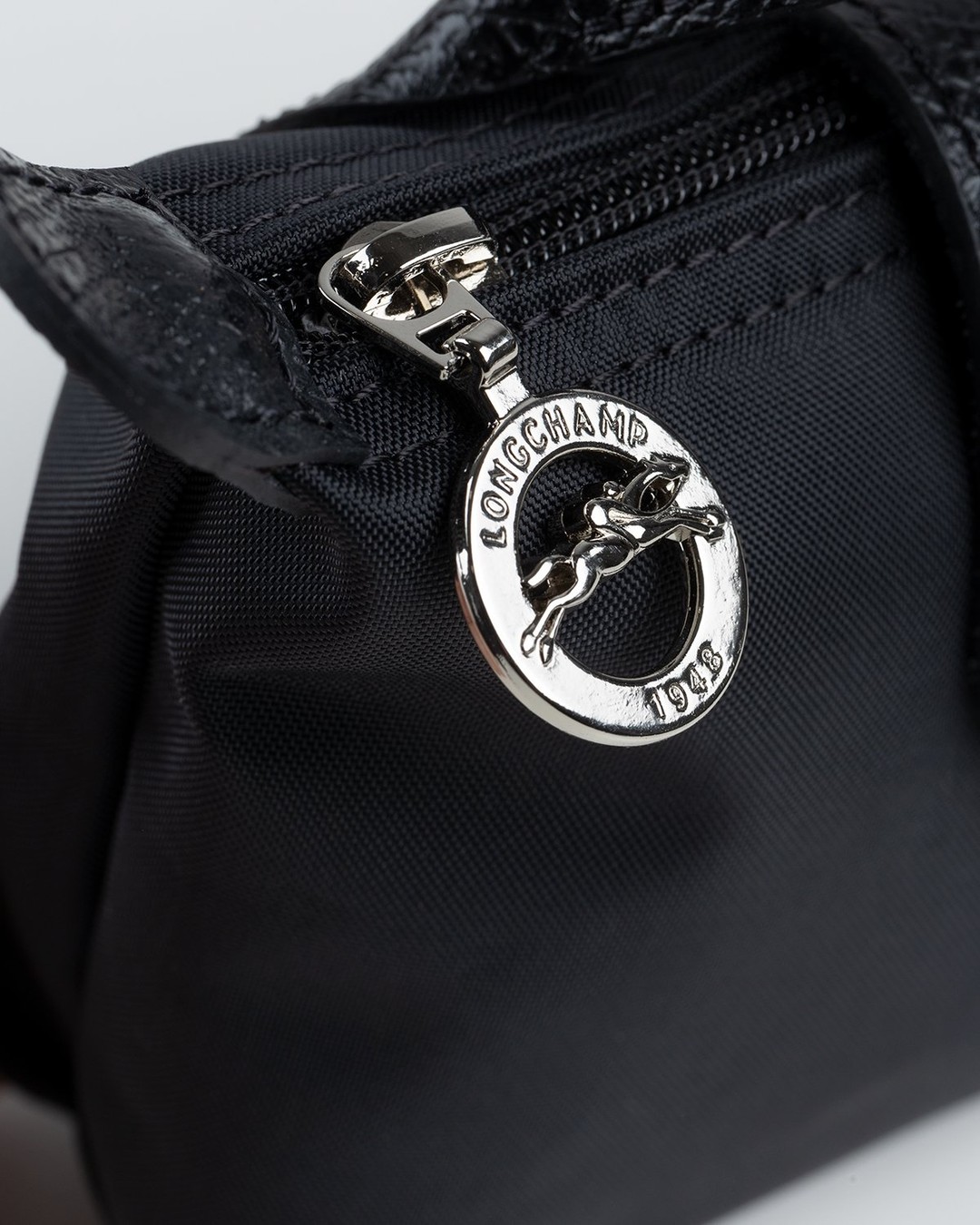 Longchamp x André Saraiva – Le Pliage André Pouch Black - Bags - Black - Image 3