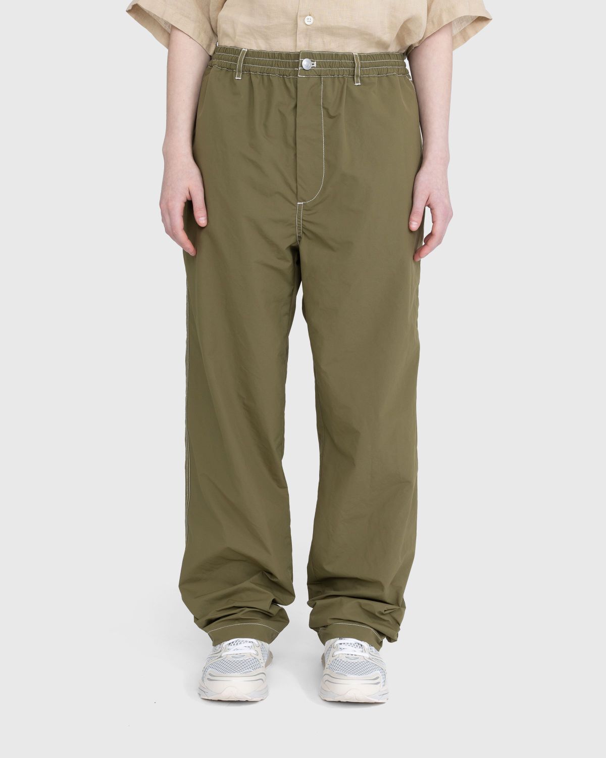 Highsnobiety – Contrast Stitch Pants Khaki - Pants - Green - Image 2
