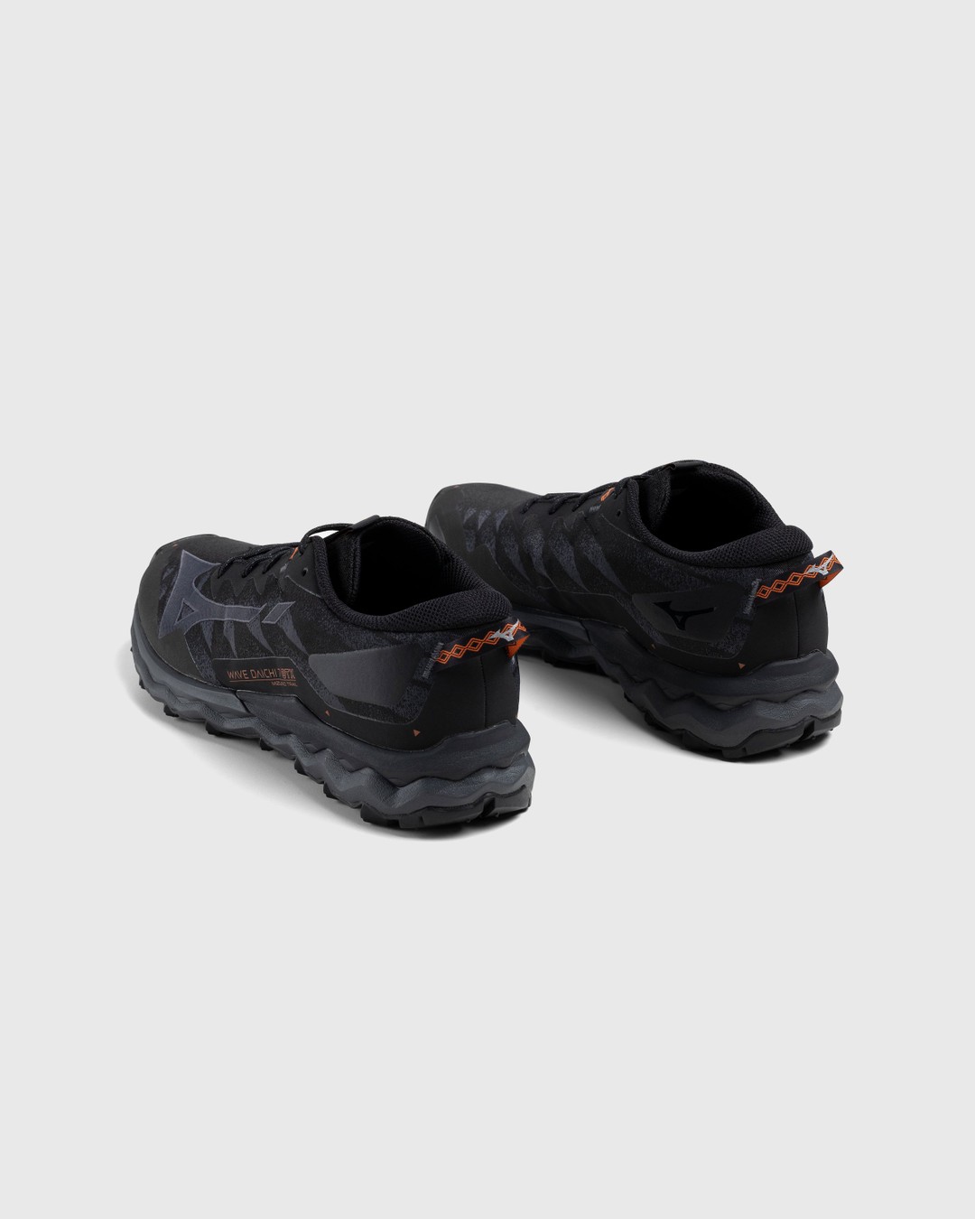 Mizuno – Wave Daichi 7 GTX Black/Iron Gate/Mecca Orange - Low Top Sneakers - Black - Image 3