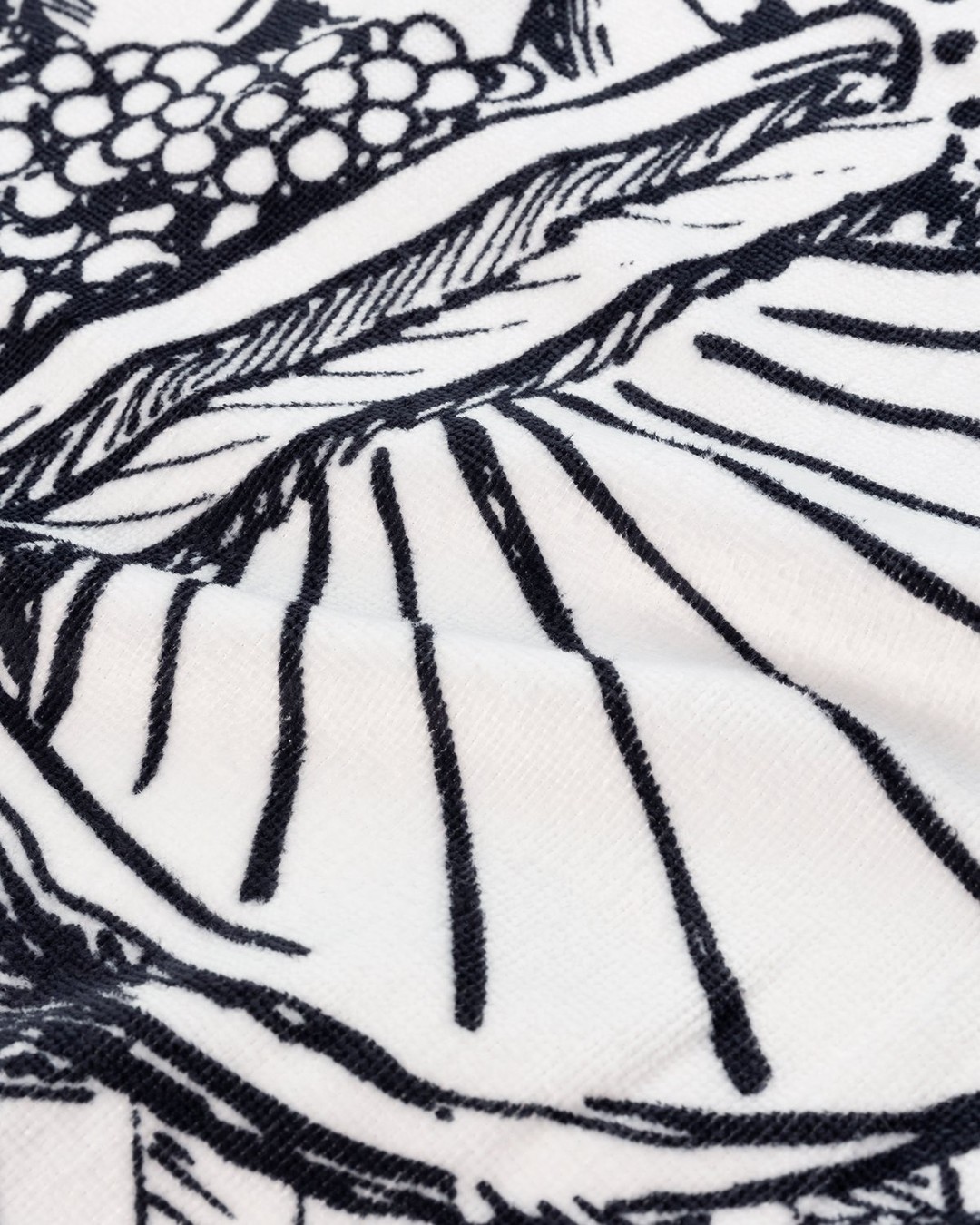 havaianas – Reality to Idea by Joshuas Vides Towel White - Towels - White - Image 3