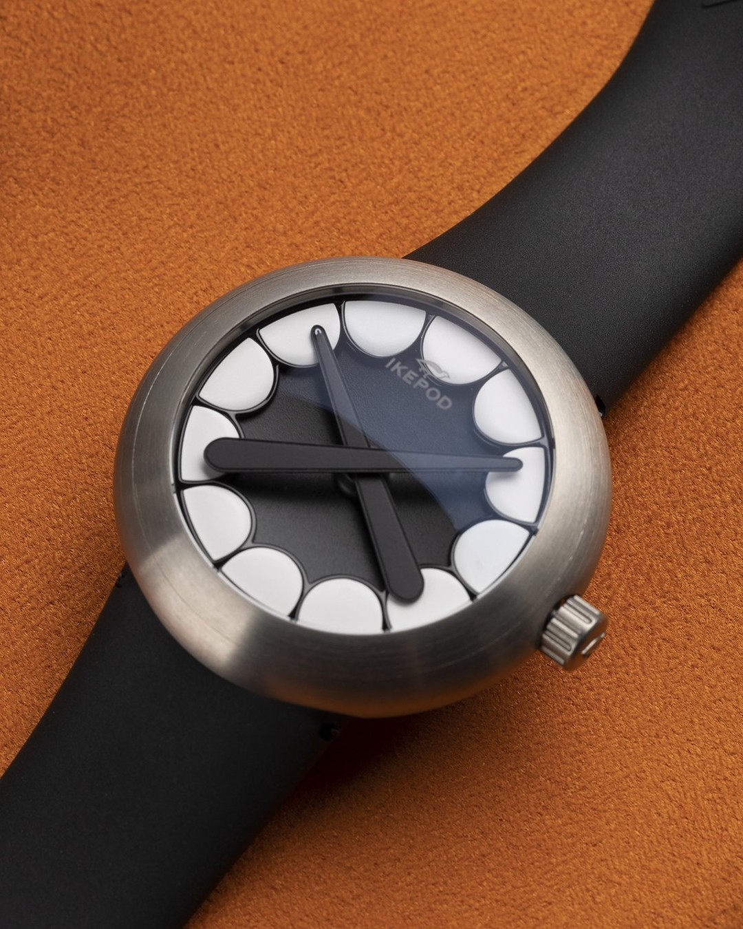KAWS x Ikepod Horizon – Complete Set (2012 NOS) - Watches - Black - Image 11