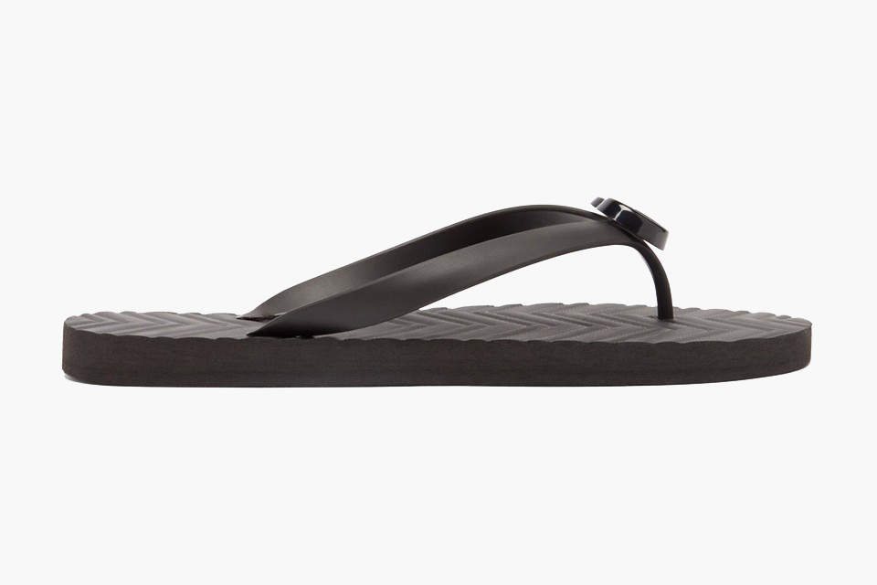 gucci-flip-flop-sandals-61