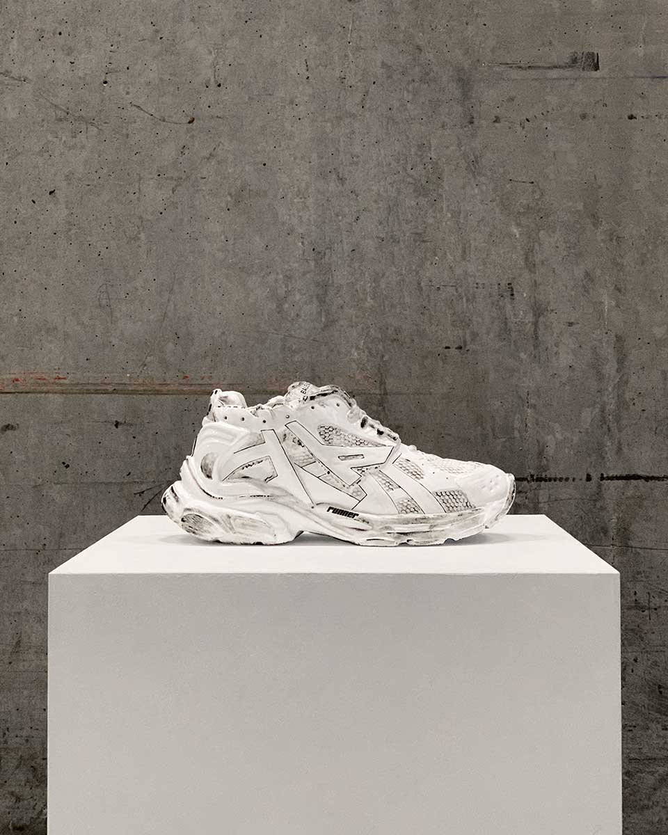 balenciaga-runners-sneakers-trainers-sculpture (3)