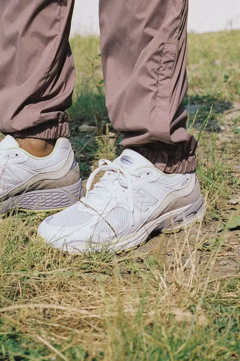 auralee-ss22-collection-new-balance-2002r-(3)