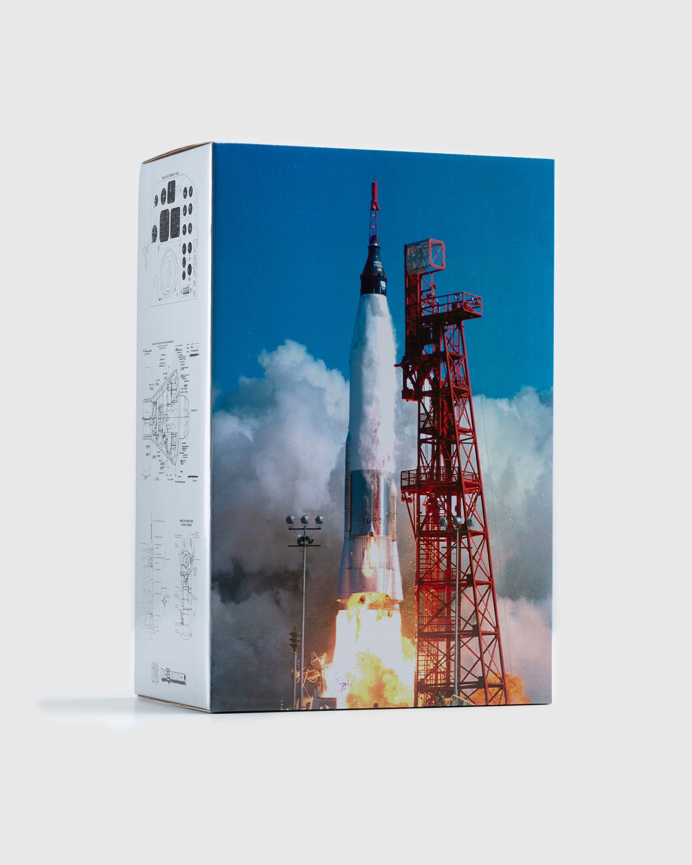 Medicom – Be@rbrick Project Mercury Astronaut 1000% Silver - Arts & Collectibles - Silver - Image 4