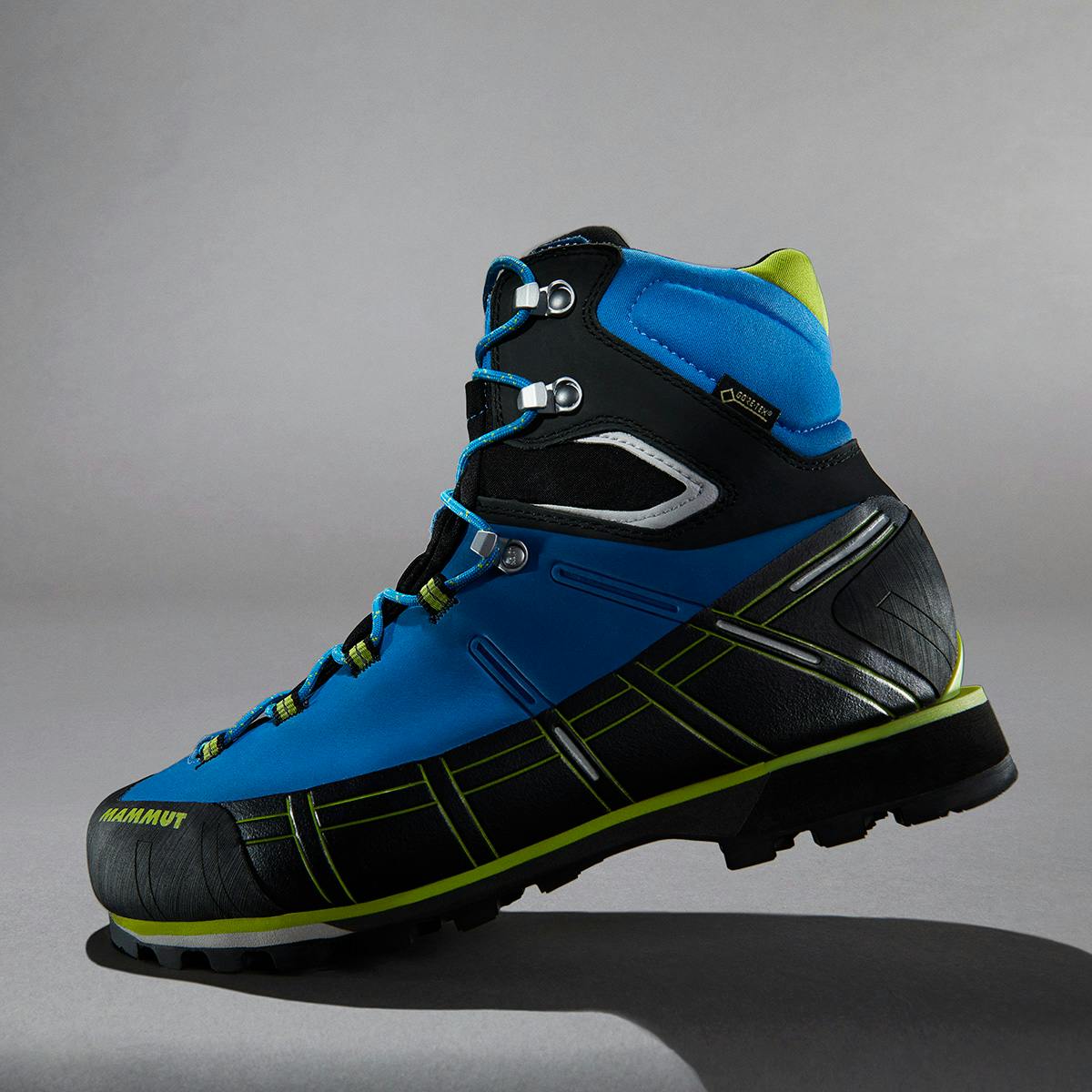 trekking boots for men