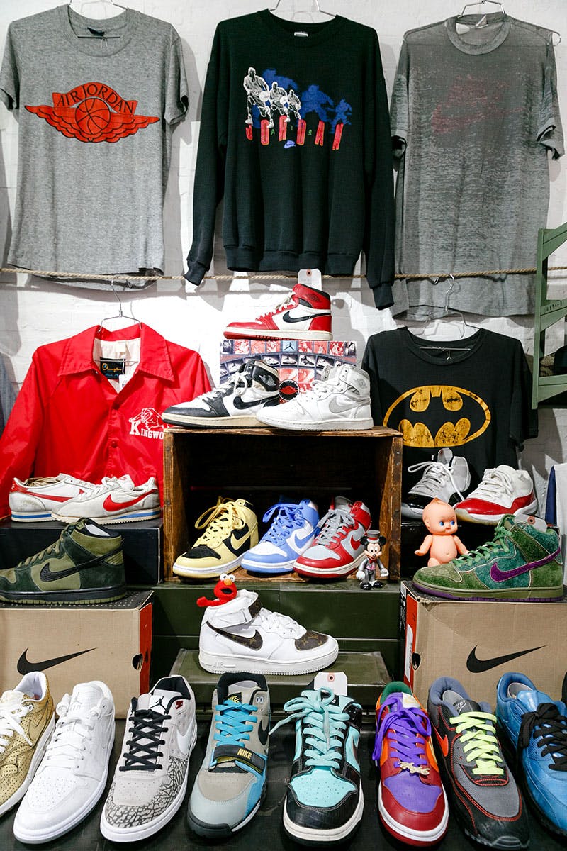 vintage-clothes-thrift-shopping-01