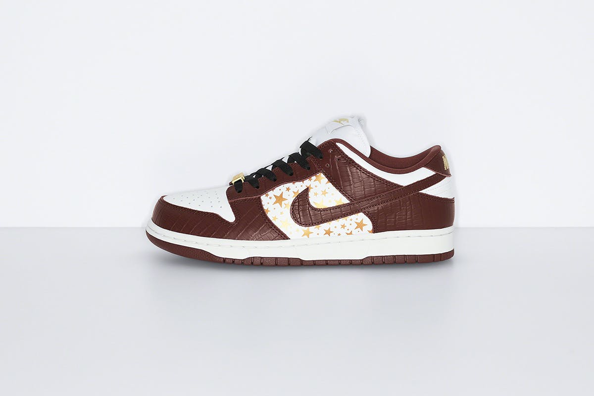 supreme-nike-sb-dunk-low-hyper-blue-release-date-price-11