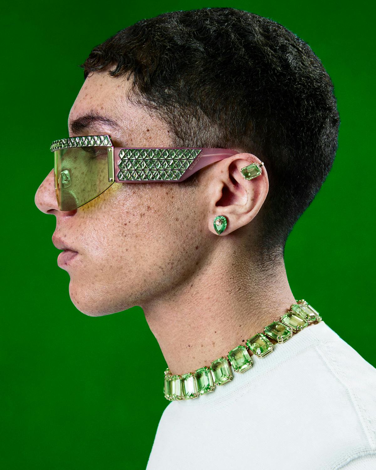 these-swarovski-sunglasses-give-big-bedazzled-energy-02