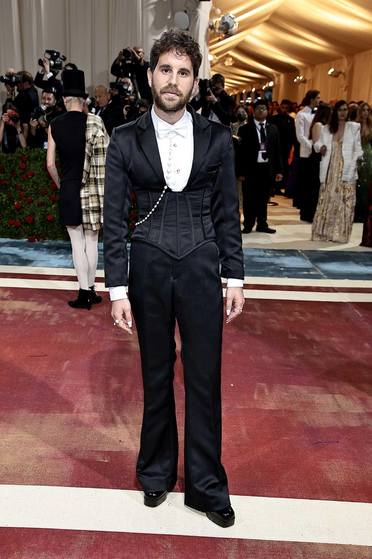 met-gala-2022-worst-dressed-outfits-red-carpet-10-98