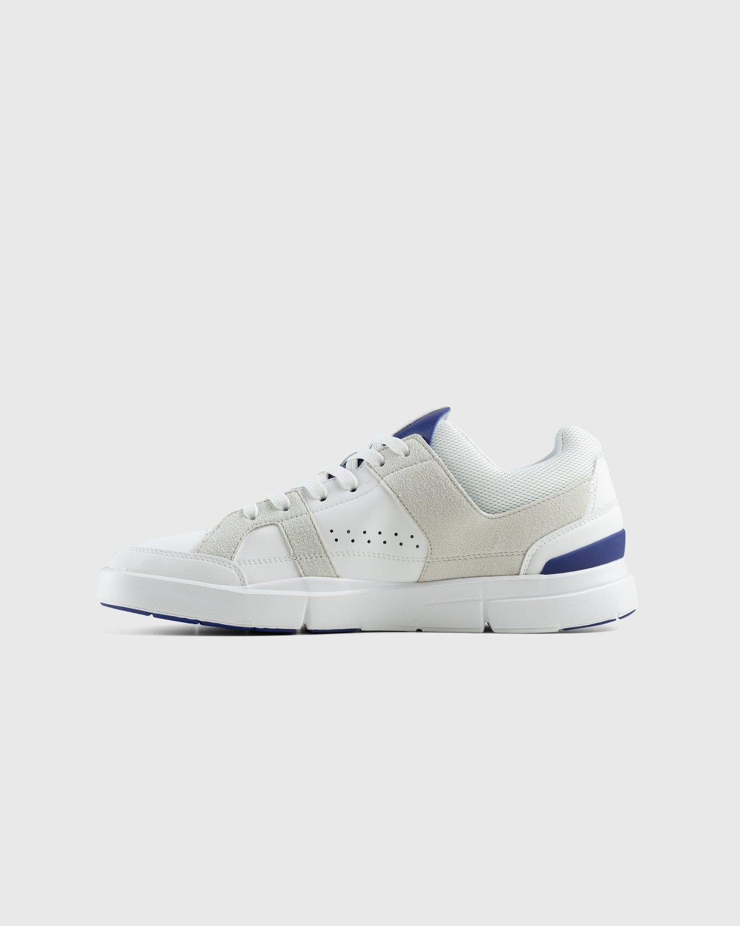 On – THE ROGER Clubhouse White/Indigo - Sneakers - White - Image 2