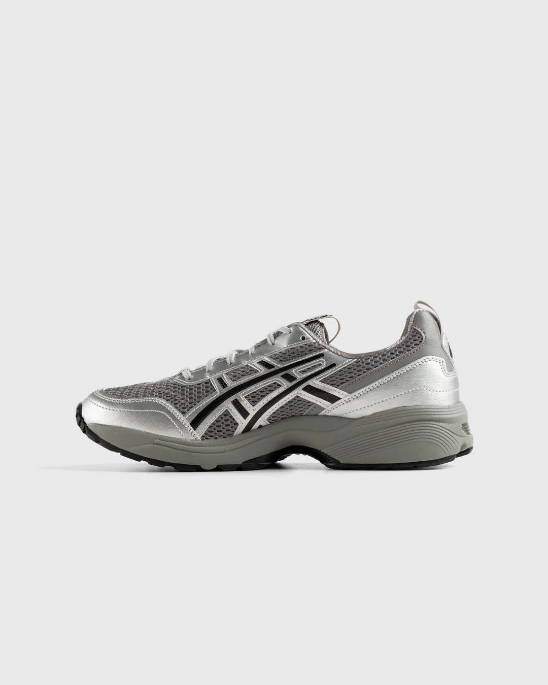 asics – GEL-1090v2 Freja Wewer Edition Silver - Low Top Sneakers - Silver - Image 2