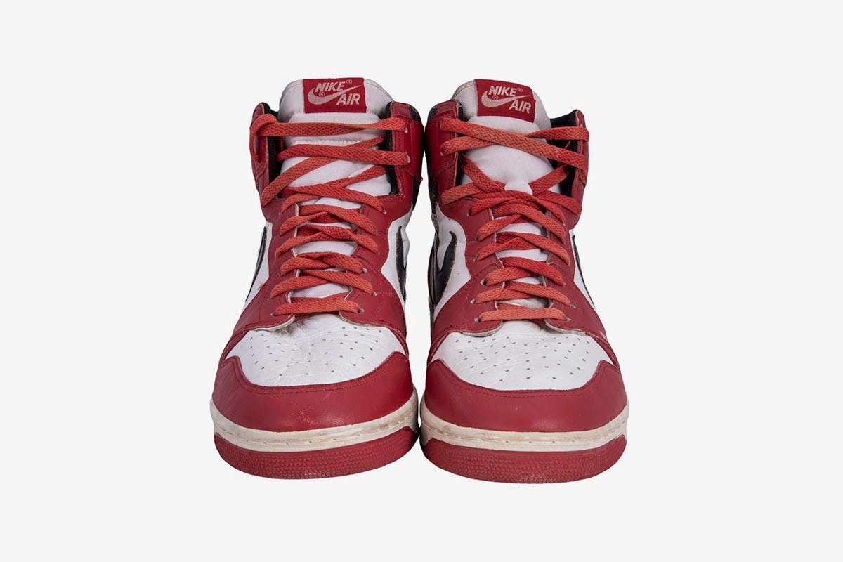 michael-jordan-air-jordan-1-dunk-sole-auctioning-800k-04