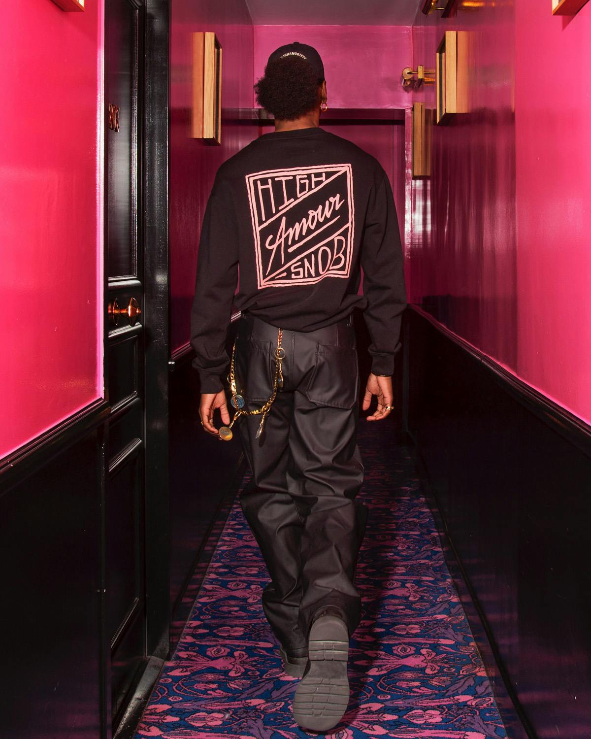 what-happens-when-a-graffiti-artist-runs-a-hotel-hotel-amour-05