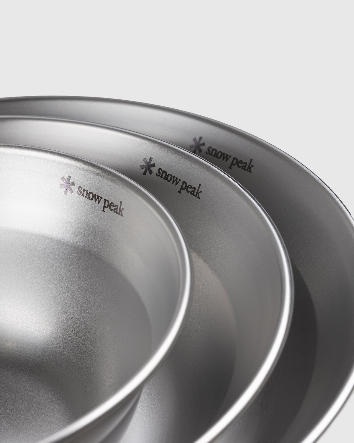 Snow Peak – Tableware Set Large Silver - Lifestyle - Black - Image 3