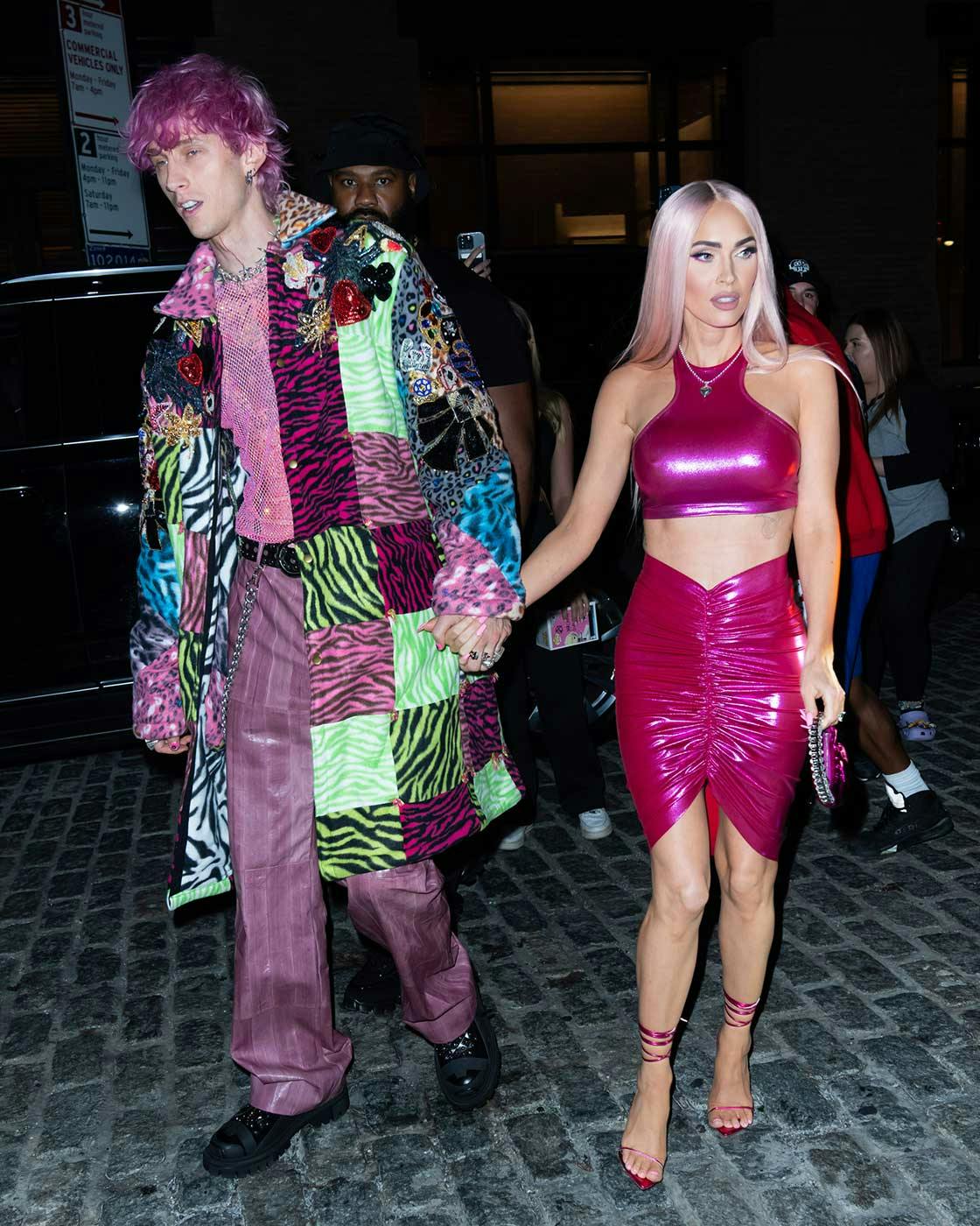 machine-gun-kelly-pink-hair-2022-outfit-style (2)